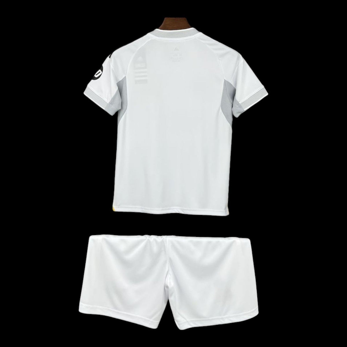 Maillot enfant Real Madrid 25/26 version fan — vue dos