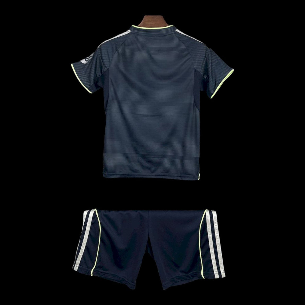 Maillot enfant Real Madrid 25/26 version fan — vue dos