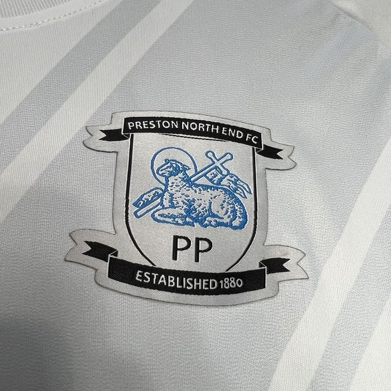 Maillot Preston 24/25 version fan — vue detail