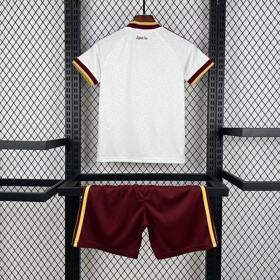 Kit Enfant Espagne Extérieur 2026 - 2 Étoiles