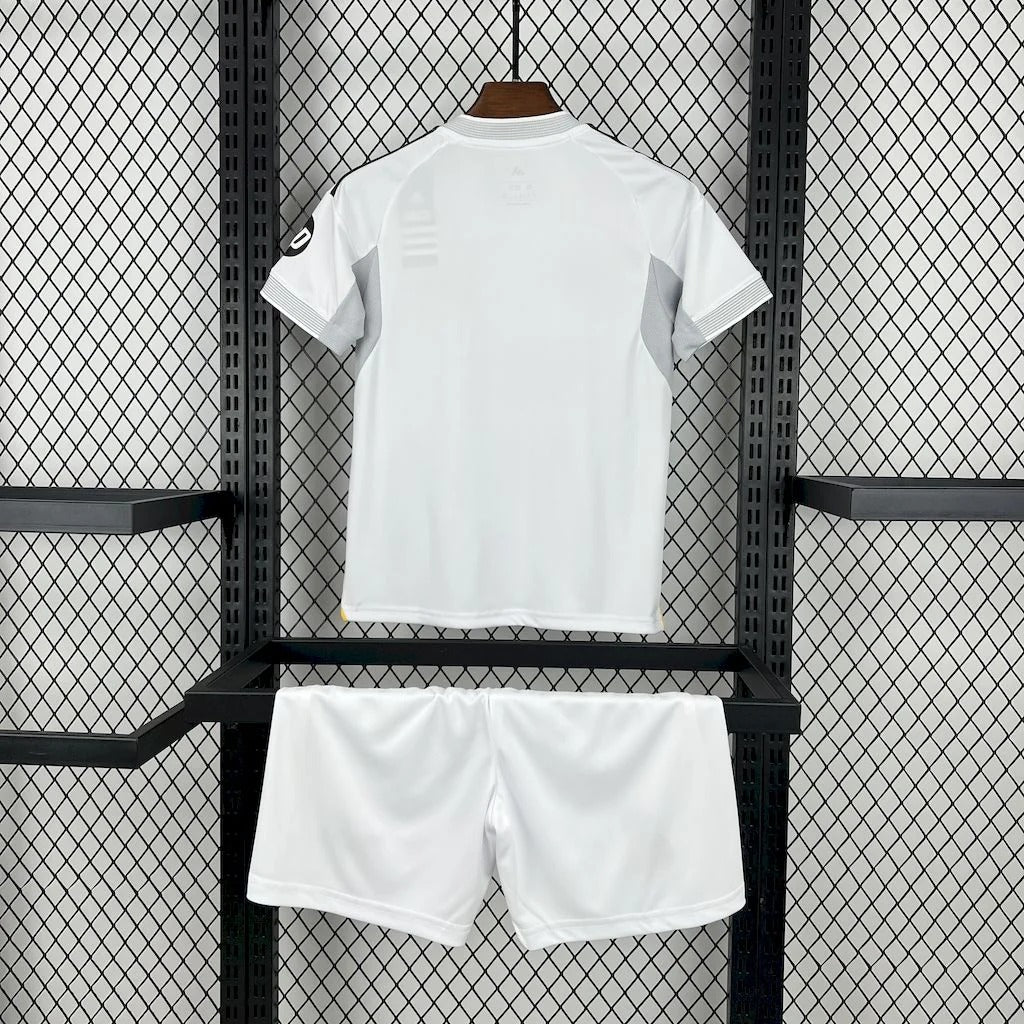 Kit Enfant Real Madrid Domicile 25/26