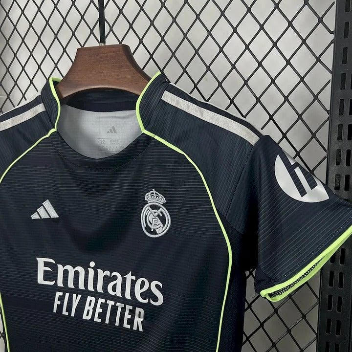 Kit Enfant Real Madrid Extérieur 25/26