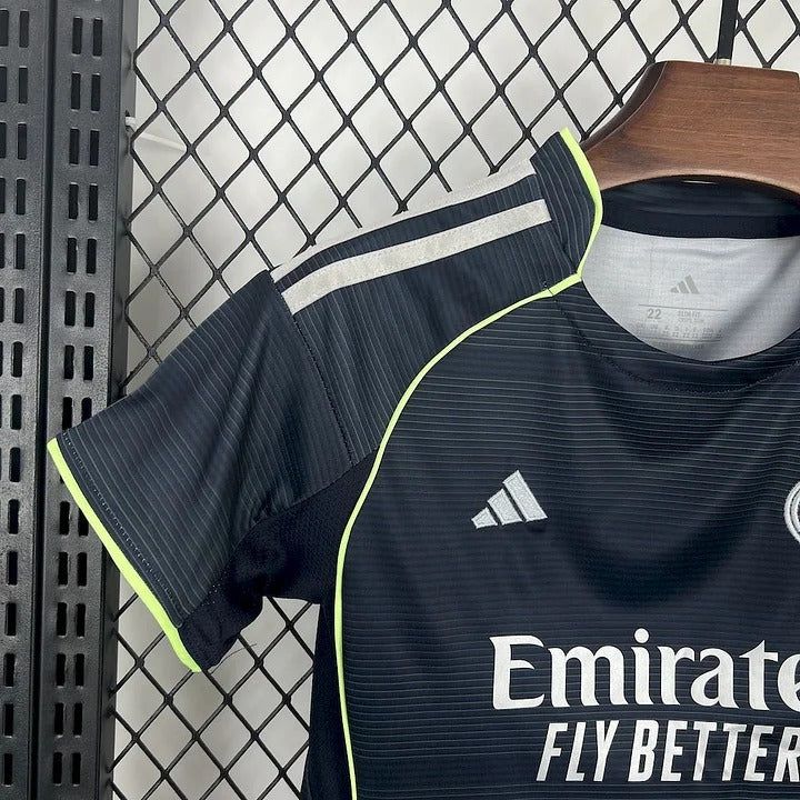 Kit Enfant Real Madrid Extérieur 25/26