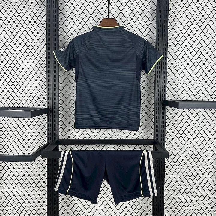 Kit Enfant Real Madrid Extérieur 25/26