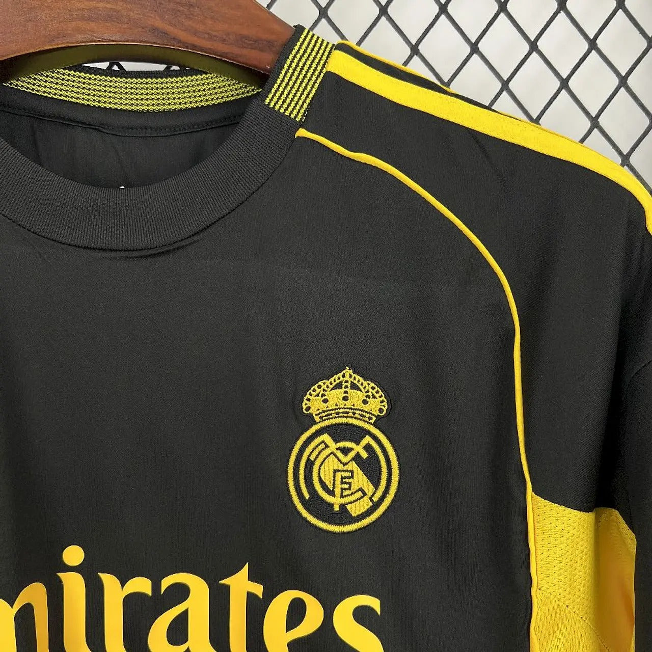 Real Madrid Concept Noir & Jaune 25/26