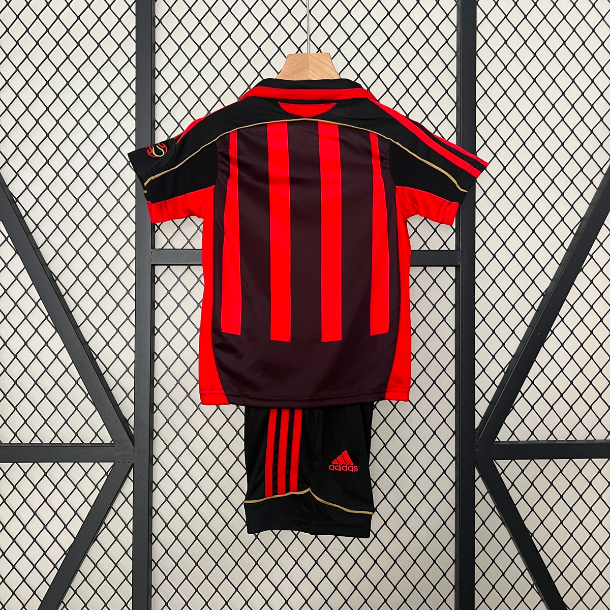 Ensemble enfant Milan AC 24/25 version fan — vue dos
